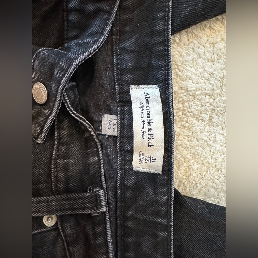 Abercrombie & Fitch High Rise Mom Jean - Picture 3 of 3